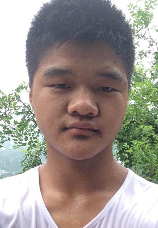 急寻北京15岁男孩朱利杨失踪，身高172cm穿白色短袖