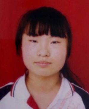 山东女孩李敏 女  15岁 与家人吵架后离家出走至今未归，出走时拎着深绿色行李箱。