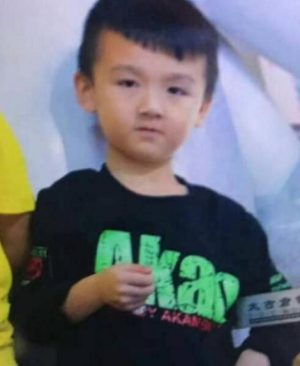 急寻广州7岁小男孩张建浩于2018-12-04失联，身高1米2黑色上衣紫色裤子运动鞋