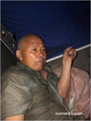 失踪人65岁(目测) 男 何窝 发色：黑 在昌平中西医结合医院